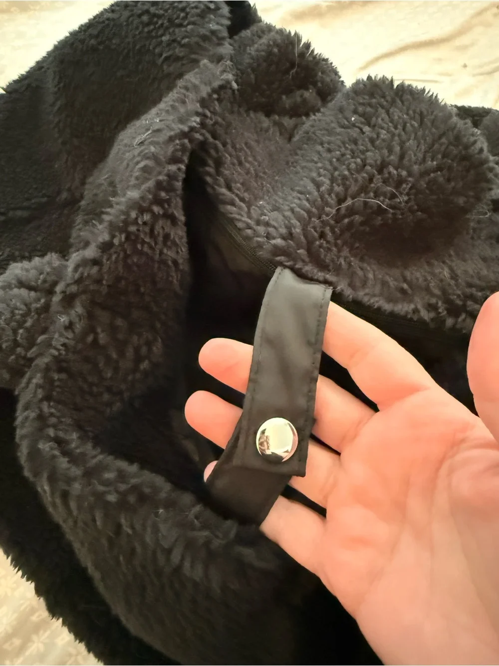 ALO Yoga Black Plush Sherpa Tote Bag - Picture 5 of 11